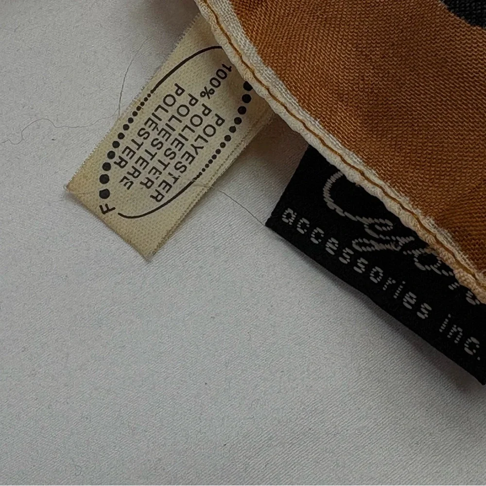 N/A chic scarf